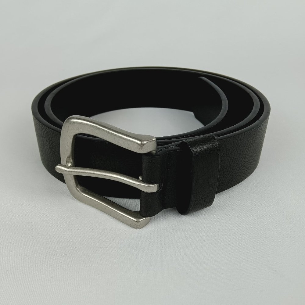Bass Men's Genuine Leather Belt.